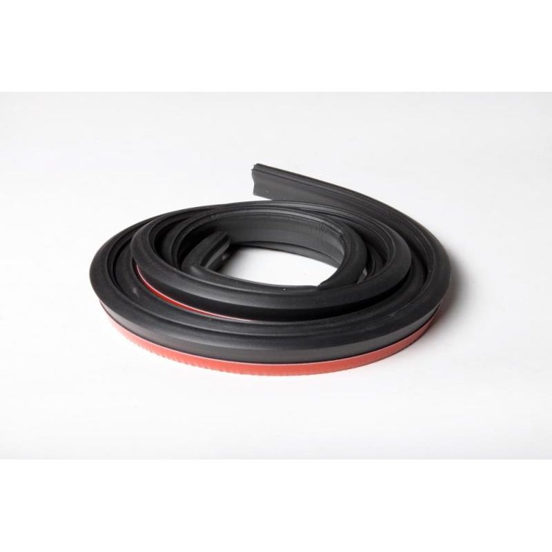 Lund Universal (Universal Tailgate Seal) Tailgate Seal - Black