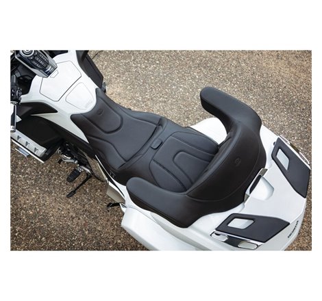 Mustang 18-19 Honda Gold Wing GL1800 Standard Touring 1PC Seat w/Driver Backrest - Black