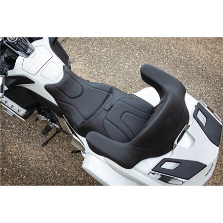 Mustang 18-19 Honda Gold Wing GL1800 Standard Touring 1PC Seat w/Driver Backrest - Black