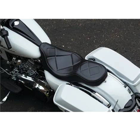 Mustang 08-21 Harley Electra Glide,Rd Glide,Rd King,Str Glide Super Tripper 1PC Seat Carbon - Blac