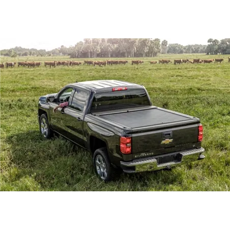 Roll-N-Lock 16-18 Toyota Tacoma Crew Cab SB 60-1/2in M-Series Retractable Tonneau Cover