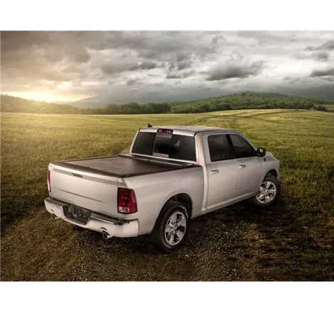 Roll-N-Lock 16-18 Toyota Tacoma Crew Cab SB 60-1/2in M-Series Retractable Tonneau Cover