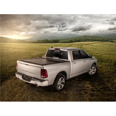 Roll-N-Lock 16-18 Toyota Tacoma Crew Cab SB 60-1/2in M-Series Retractable Tonneau Cover